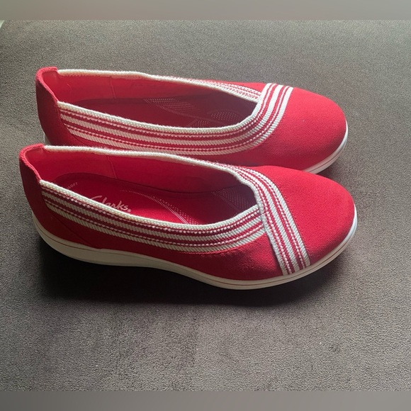 Clarks Red Flats Sporty Slip-On Loafers - Picture 5 of 6